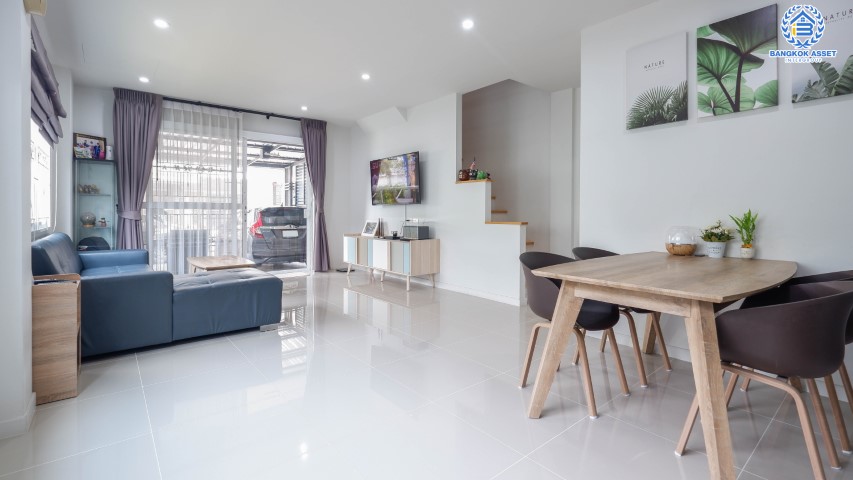 *****ทาวน์เฮ้าส์มือสองย่านปทุมธานี ม.ศุภาลัย เบลล่า กรุงเทพ-ปทุมธานี หลังมุม! เนื้อที่เยอะถึง 29.5 ตร.ว. ฟังก์ชัน 3 ห้องนอน 2 ห้องน้ำ 2 ที่จอดรถ ต่อเติมครัว แถมเฟอร์นิเจอร์ทั้งหลัง ทำเลเชื่อมต่อถ.กรุงเทพฯ-ปทุมธานี, ถ.กาญจนาภิเษก